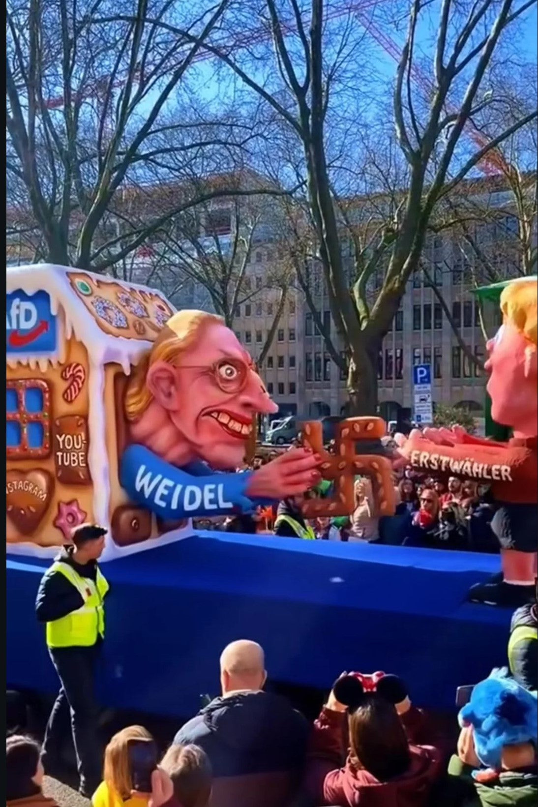 Why Weidel played a Nazi witch on a Carnival float？